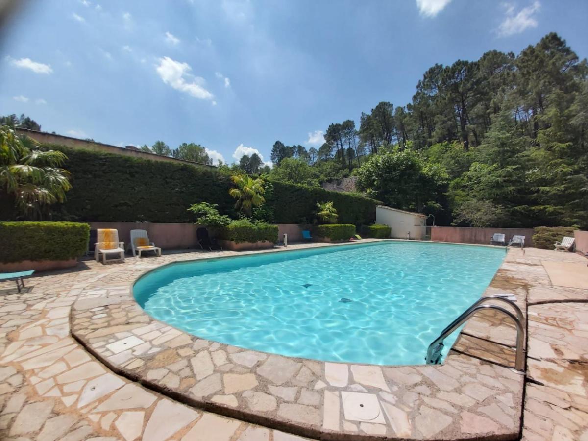 Eblouissant Appartement Au Calme D'Une Residence Avec Piscine Idealement Situe Au Pied Du Colorado Provencal Dans Le Prestigieux Luberon Rustrel Eksteriør billede