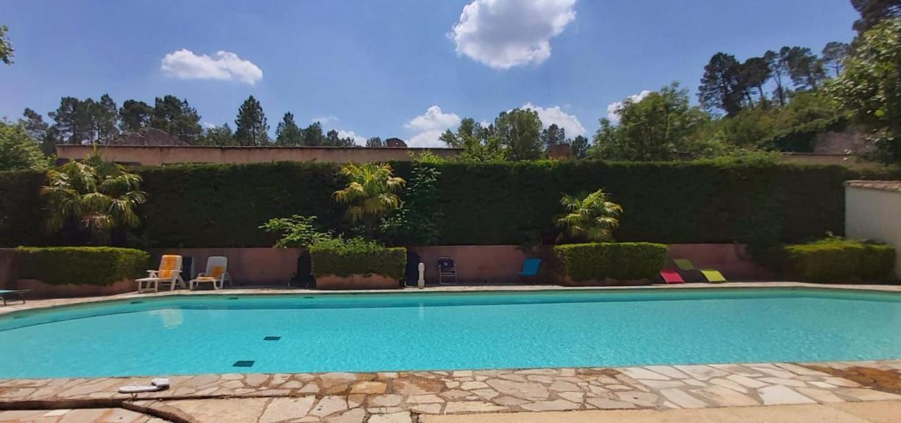Eblouissant Appartement Au Calme D'Une Residence Avec Piscine Idealement Situe Au Pied Du Colorado Provencal Dans Le Prestigieux Luberon Rustrel Eksteriør billede